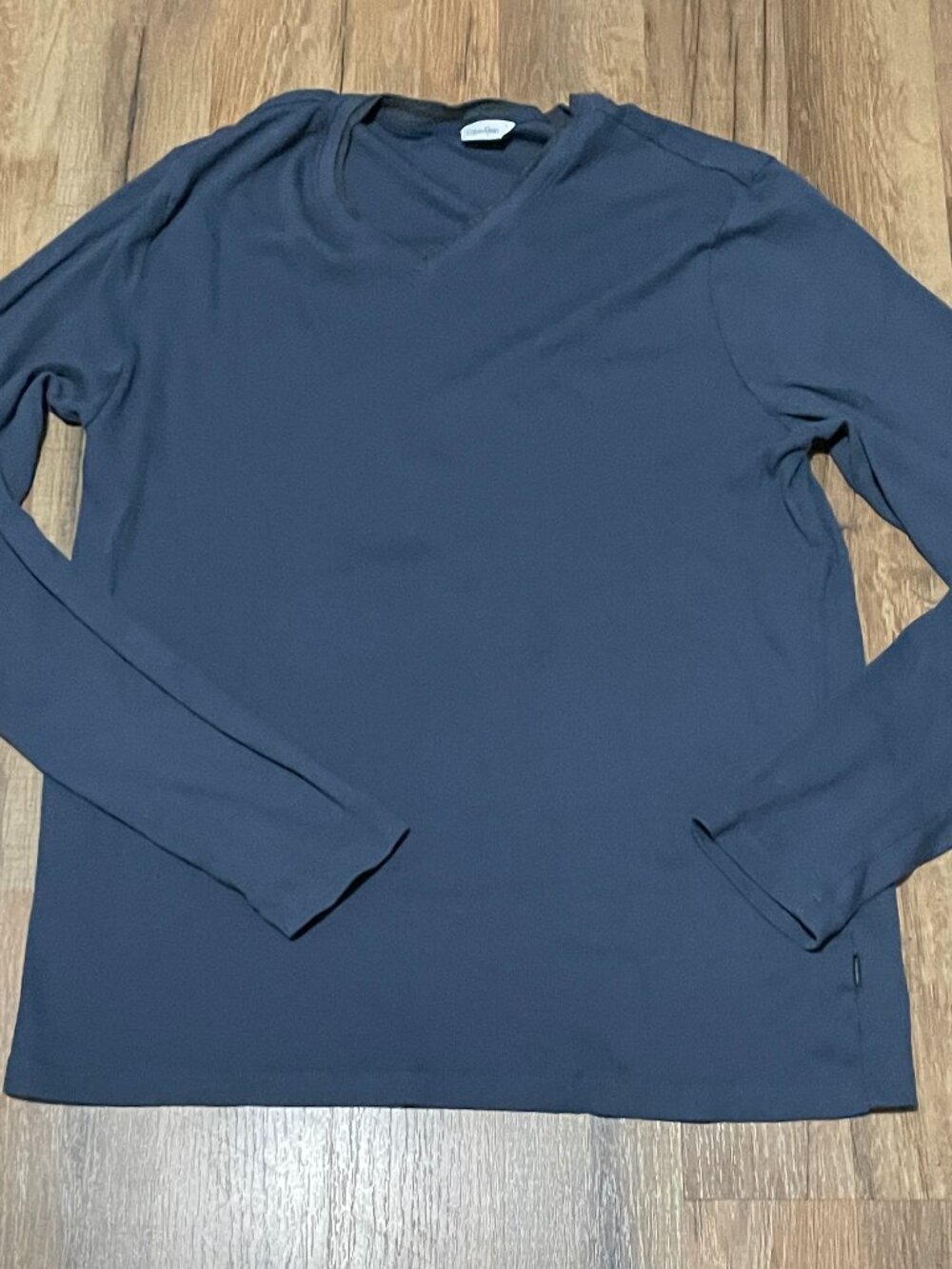Calvin Klein Men’s Navy Long Sleeve V-Neck Shirt, Sz M